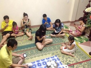 Gia đình Việt Nam trong cơn bão công nghệ số