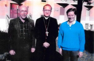 Đức Hồng y Nguyễn Văn Thuận, người sống một ngàn thập giá