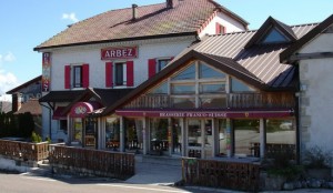 Nơi khách ngủ ở Thụy Sĩ nhưng phải sang Pháp nếu muốn đi toilet