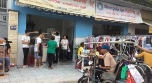 Tiệm bánh mì và shop quần áo 0 đồng của các Sơ Mến Thánh Giá