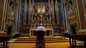 ĐTC rời Vatican đến Đền thờ Đức Bà Cả và nhà thờ Thánh Marcello cầu nguyện cho đại dịch chấm dứt