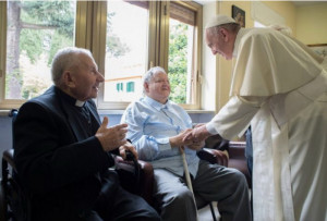Các tín hữu Công giáo sẽ được lãnh Ơn Toàn Xá khi thăm viếng các bậc cao niên vào Ngày Thế giới Ông bà và Người Cao tuổi