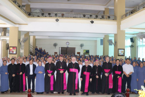 Bộ trưởng Ngoại Giao Tòa Thánh Vatican thăm Hội Dòng MTG Huế