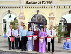 Lạc quyên giúp Đại Chủng viện Huế tại 2 nhà thờ Chợ Quán và Martino