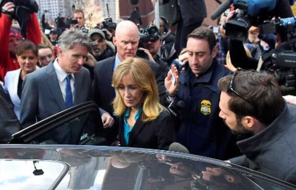 13 phụ huynh giàu có đối diện án 20 năm tù vì chạy trường cho con