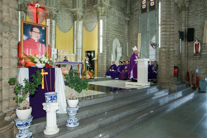Thánh Lễ giỗ Đấng Đáng Kính Đức Hồng Y Phanxicô Xaviê Nguyễn Văn Thuận tại Nhà Thờ Chánh Toà Nha Trang
